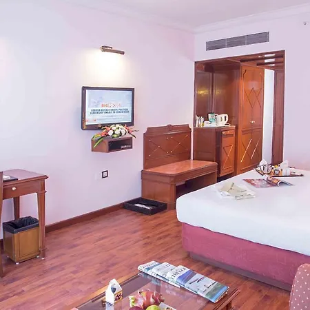 The Chancery Hotel Bangalore Exterior photo